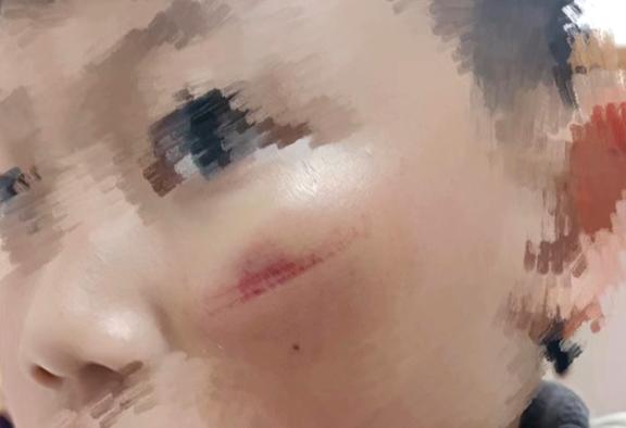 DƬ